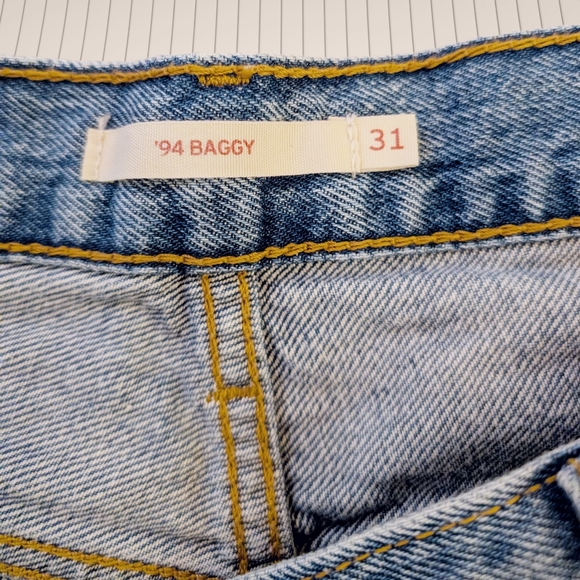 Levi's Women's Jeans 94 Baggy Light Wash Ripped Knee Size 31 10/12 Y2K 90s Mom - Picture 2 of 5